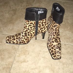 Enzo Angiolini Leather ankle boots  size 9m